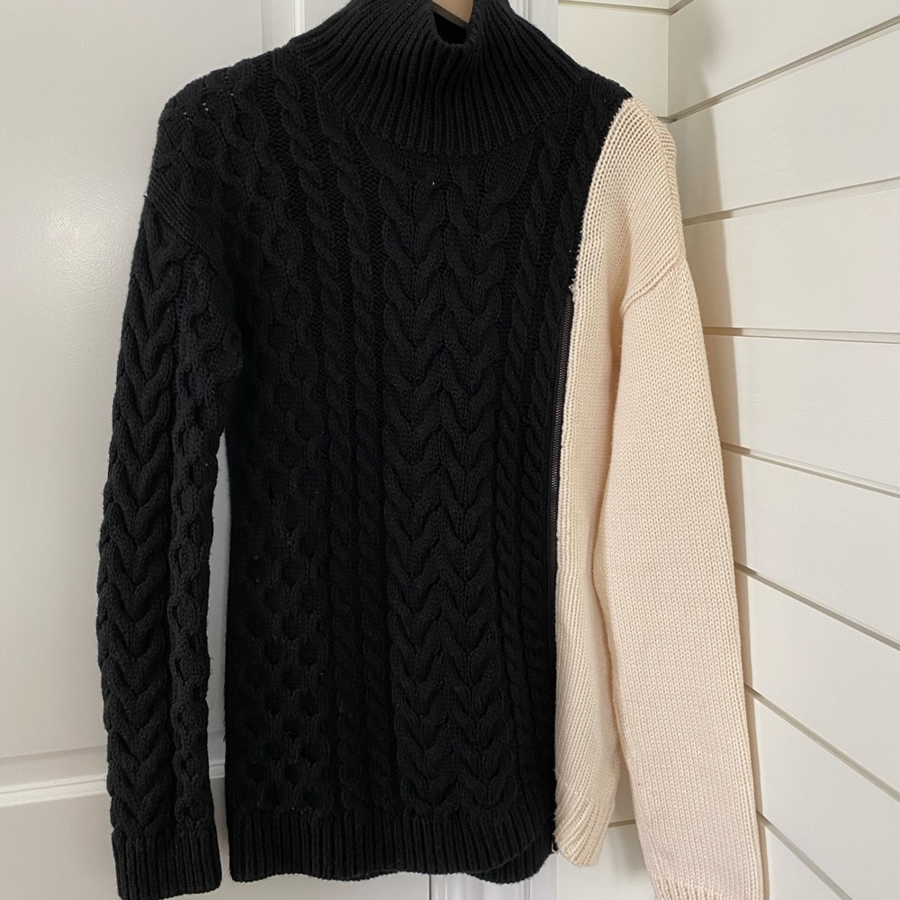 Cable knit black and white sweater soft